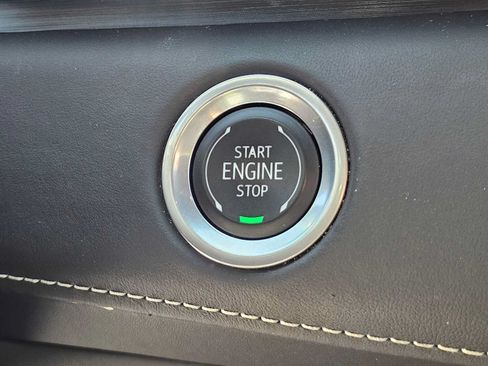 Used 2024 Cadillac Escalade ESV Premium Luxury Platinum AWD/4WD image 33