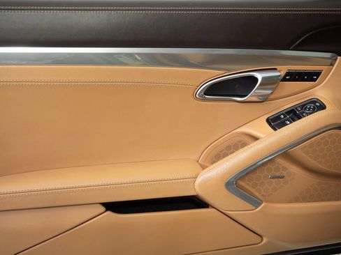 Certified 2018 Porsche 911 Carrera 4S image 6