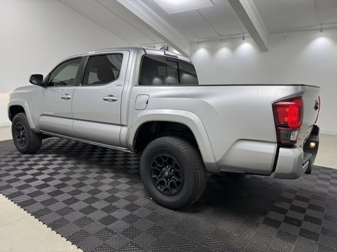 Used 2022 Toyota Tacoma SR5 w/ Technology Package image 5