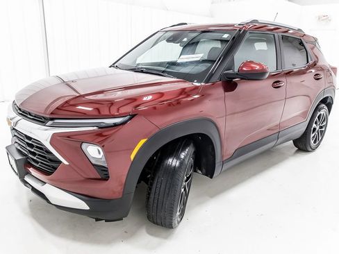 Used 2024 Chevrolet TrailBlazer LT FWD image 2