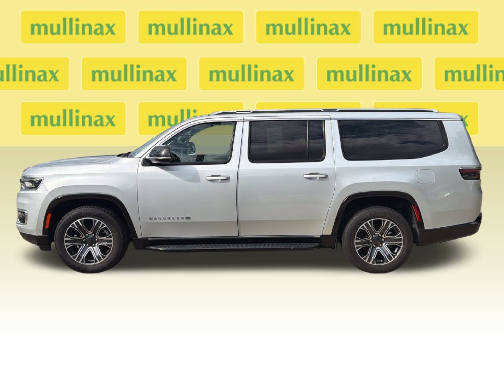 Used 2024 Jeep Wagoneer L Series II RWD image 10