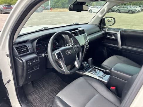 Used 2022 Toyota 4Runner SR5 Premium w/ Moonroof Package AWD/4WD image 9