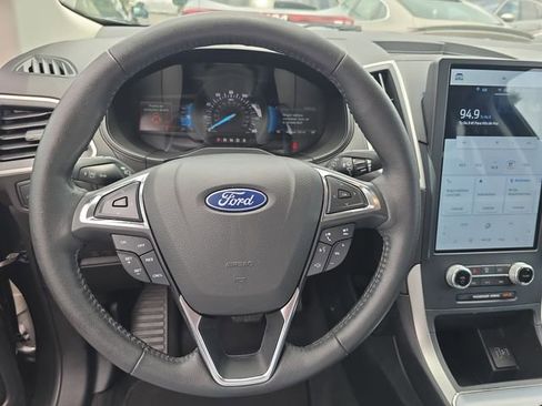 Used 2022 Ford Edge SEL image 18
