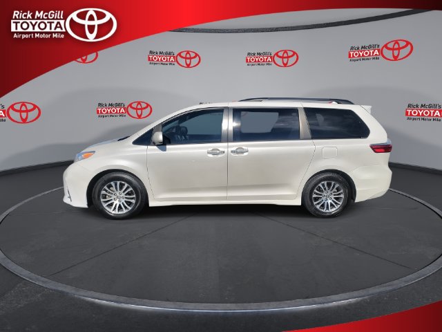 Used 2020 Toyota Sienna XLE w/ XLE Navigation Package FWD image 5