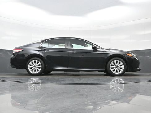 Used 2020 Toyota Camry LE FWD image 30
