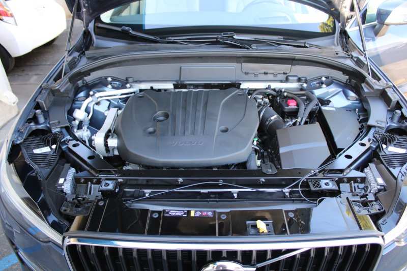 Used 2022 Volvo XC60 B5 Momentum FWD image 23