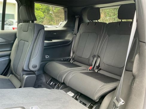 New 2025 Jeep Grand Cherokee L Laredo w/ Luxury Tech Group I image 29