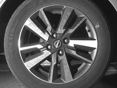 Used 2025 Nissan Versa SV image 15