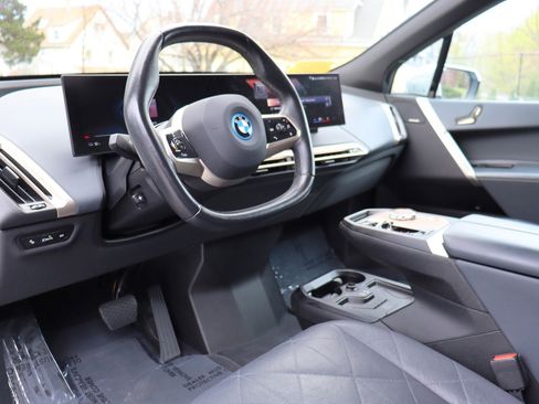 Used 2022 BMW iX xDrive50 w/ Sport Package AWD/4WD image 10