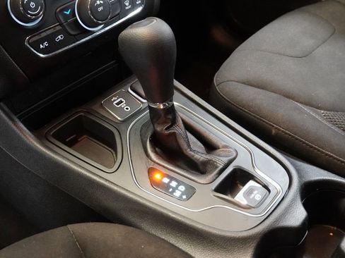 Used 2020 Jeep Cherokee Latitude image 17