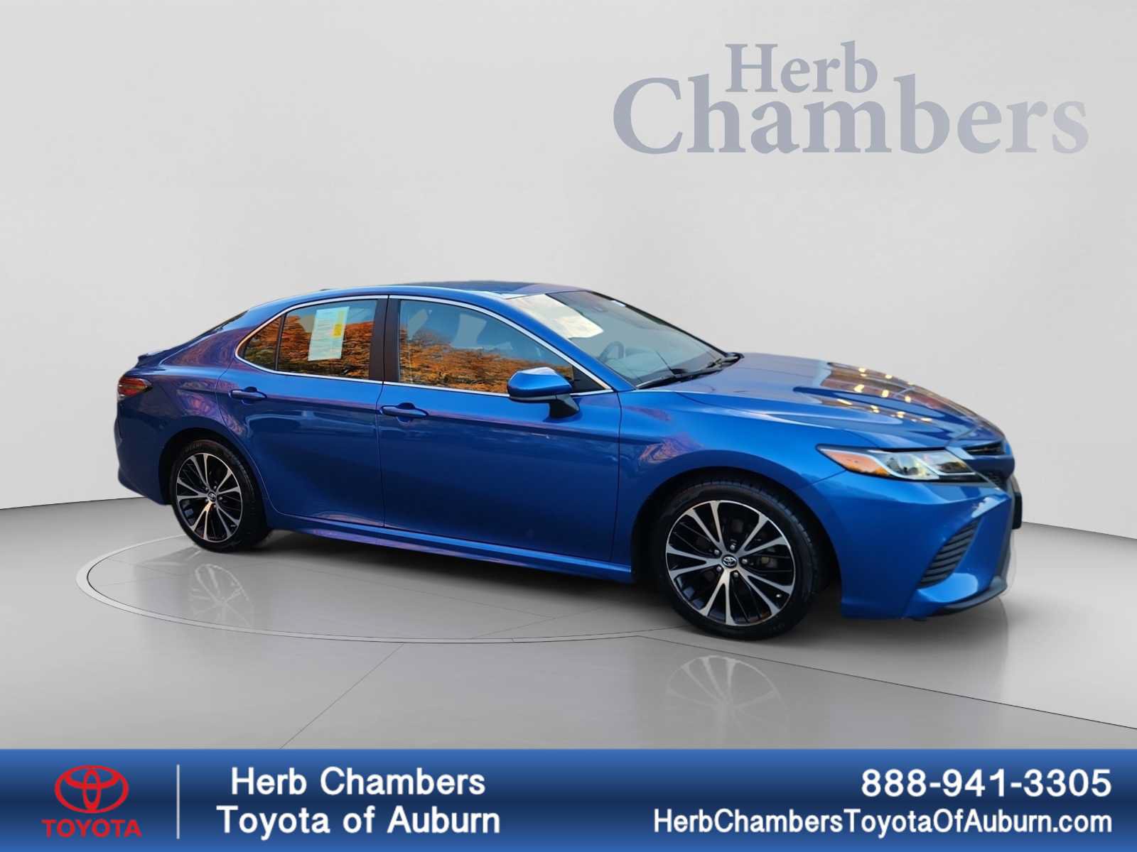 Used 2019 Toyota Camry SE FWD image 1