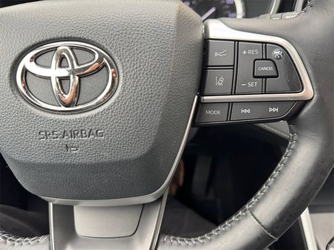 Used 2022 Toyota Highlander XLE image 30