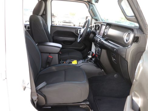 Used 2023 Jeep Wrangler Unlimited Rubicon 4xe w/ Cold Weather Group AWD/4WD image 33
