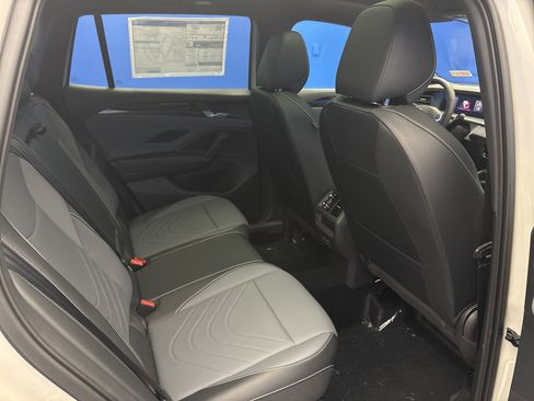 New 2026 Volkswagen Tiguan SE R-Line image 25