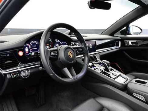 Certified 2022 Porsche Panamera 4 Platinum Edition image 4