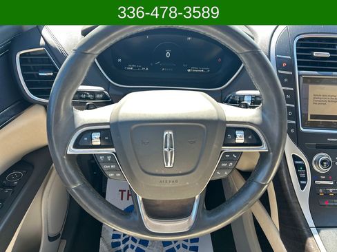 Used 2019 Lincoln Nautilus Select image 18