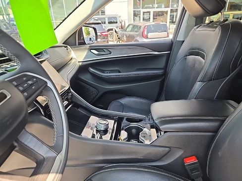 Certified 2023 Jeep Grand Cherokee Limited w/ Luxury Tech Group II AWD/4WD image 20