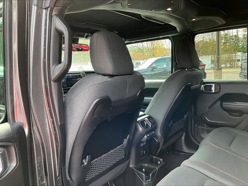 Used 2024 Jeep Wrangler Unlimited Rubicon w/ Convenience Group AWD/4WD image 23