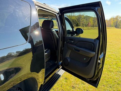 Used 2014 Chevrolet Suburban LT w/ Luxury Package image 44