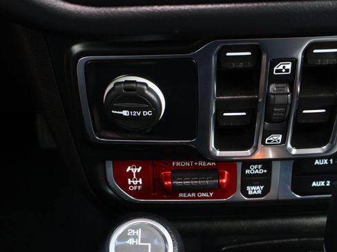 Used 2024 Jeep Wrangler Unlimited Rubicon w/ Technology Group image 29