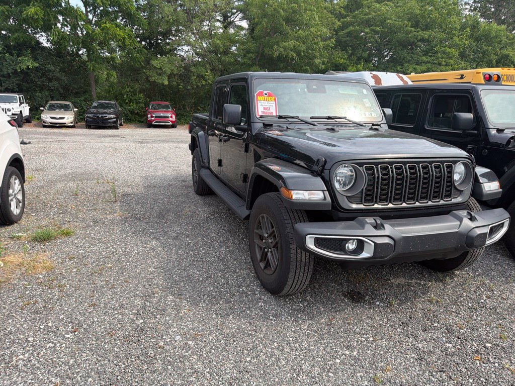 Used 2024 Jeep Gladiator Sport AWD/4WD image 1
