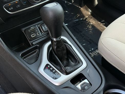 Used 2015 Jeep Cherokee Latitude w/ Comfort/Convenience Group FWD image 26
