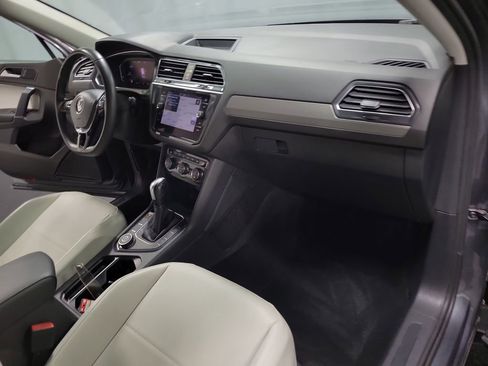Used 2020 Volkswagen Tiguan SEL AWD/4WD image 27
