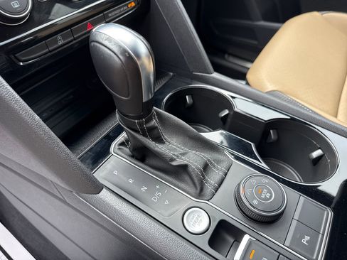 Certified 2022 Volkswagen Atlas Cross Sport SE image 24