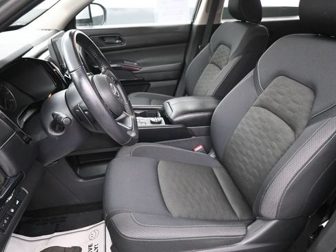 Used 2025 Nissan Pathfinder SV AWD/4WD image 27