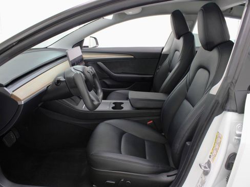 Used 2023 Tesla Model 3 Standard Range RWD image 31