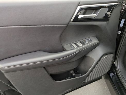 Used 2025 Mitsubishi Outlander SE image 15