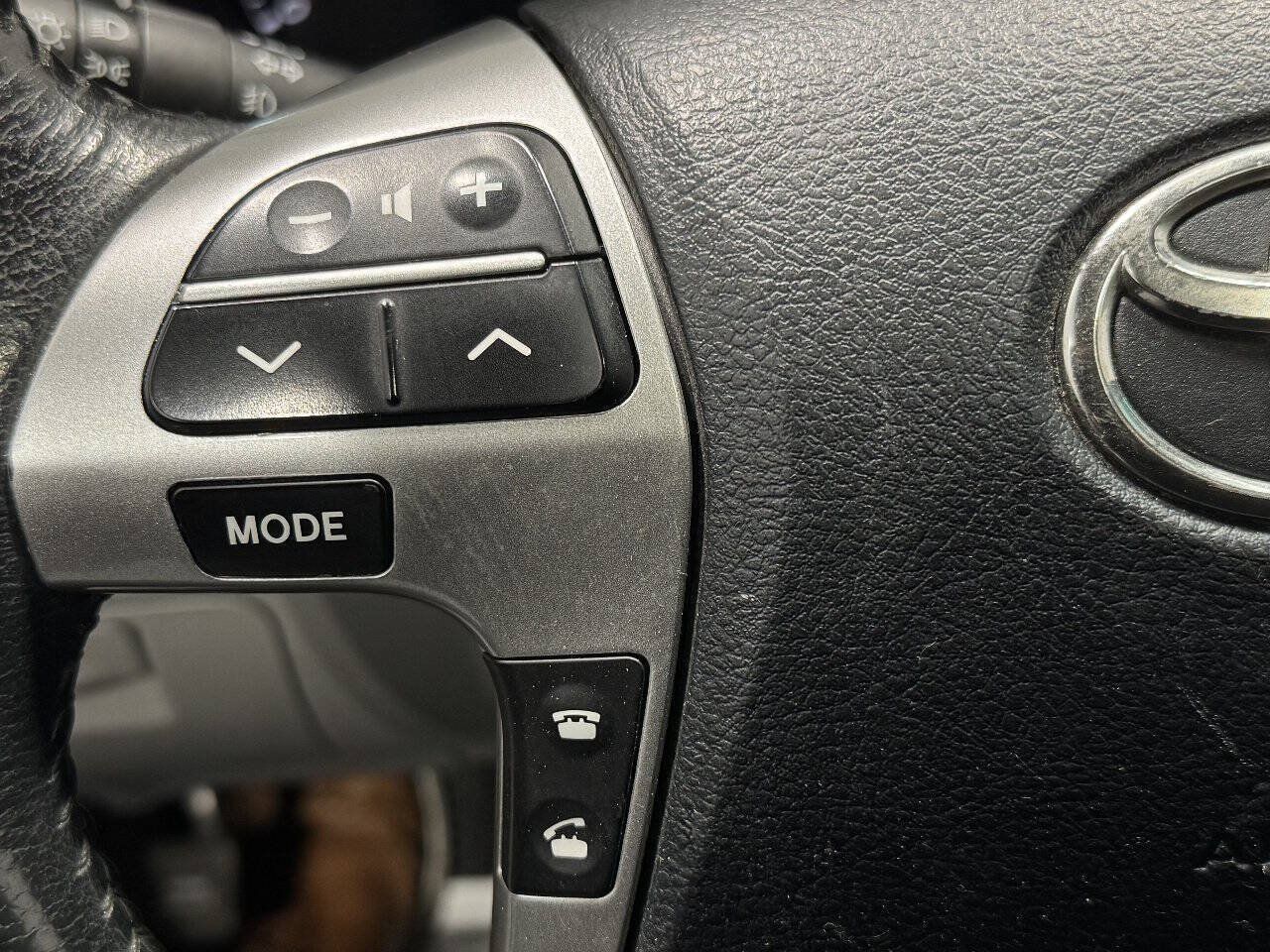 Used 2013 Toyota Highlander Limited AWD/4WD image 22