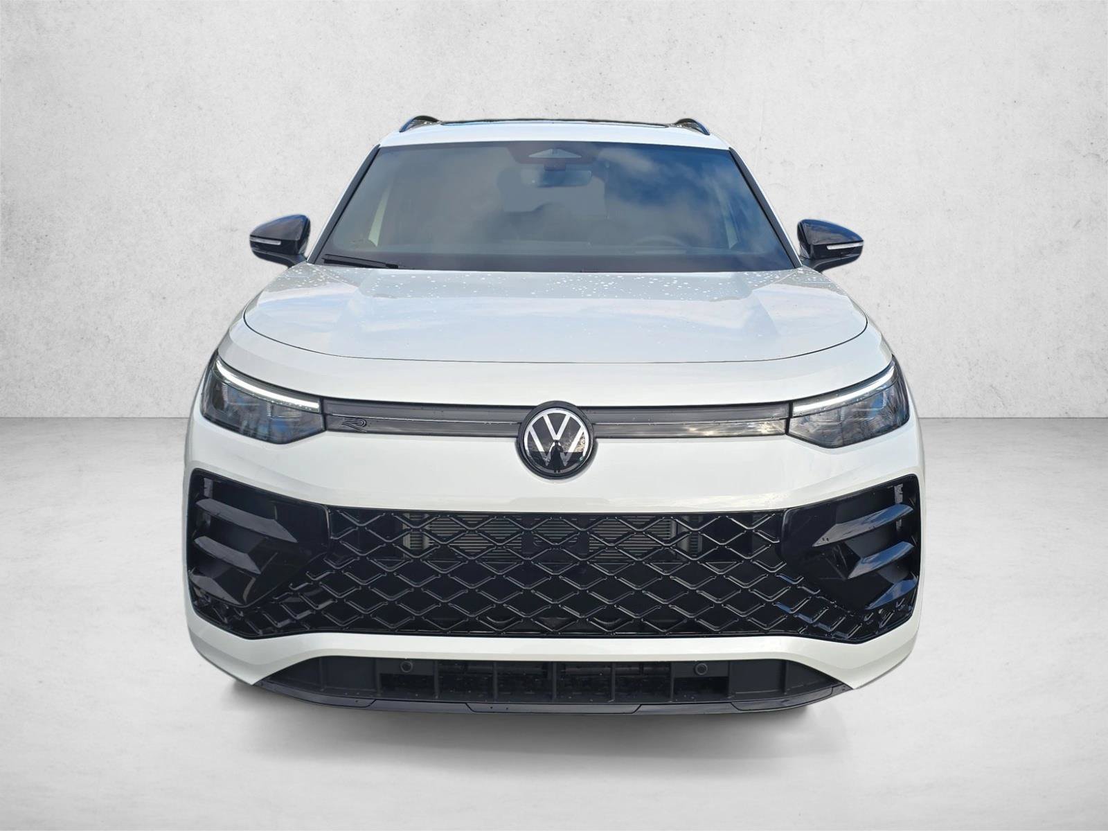 New 2026 Volkswagen Tiguan SE R-Line FWD image 8