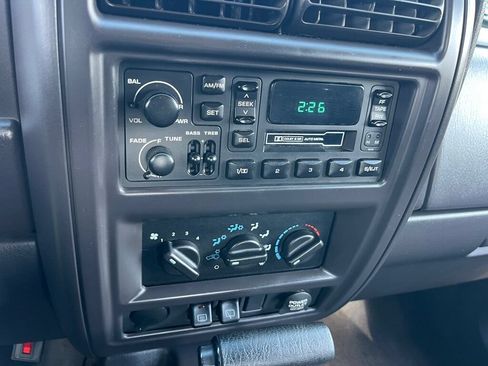 Used 2001 Jeep Cherokee Sport AWD/4WD image 32