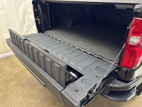 Used 2025 Chevrolet Silverado 1500 ZR2 w/ Technology Package AWD/4WD image 28