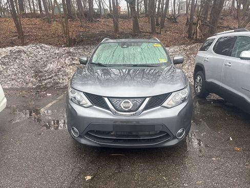 Used 2018 Nissan Rogue Sport SL w/ SL Premium Package image 2