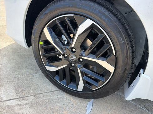 New 2025 Nissan Versa SR FWD image 8