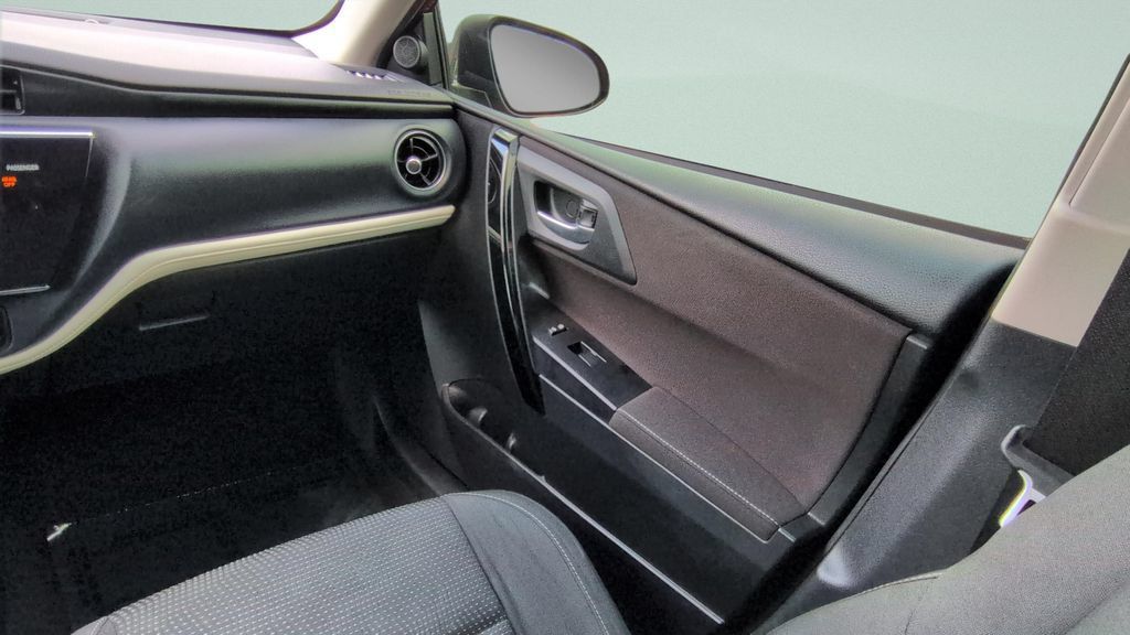 Used 2018 Toyota Corolla iM FWD image 13