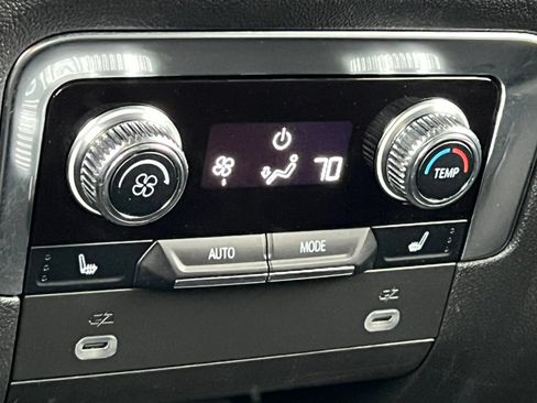 Used 2023 GMC Yukon XL AT4 w/ AT4 Premium Plus Package AWD/4WD image 43