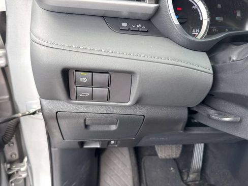 Used 2024 Toyota Highlander XLE FWD image 29