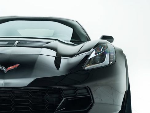 Used 2015 Chevrolet Corvette Z06 w/ 3LZ Preferred Equipment Group RWD image 7