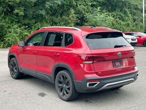 Used 2022 Volkswagen Taos SE w/ Panoramic Sunroof Package AWD/4WD image 3