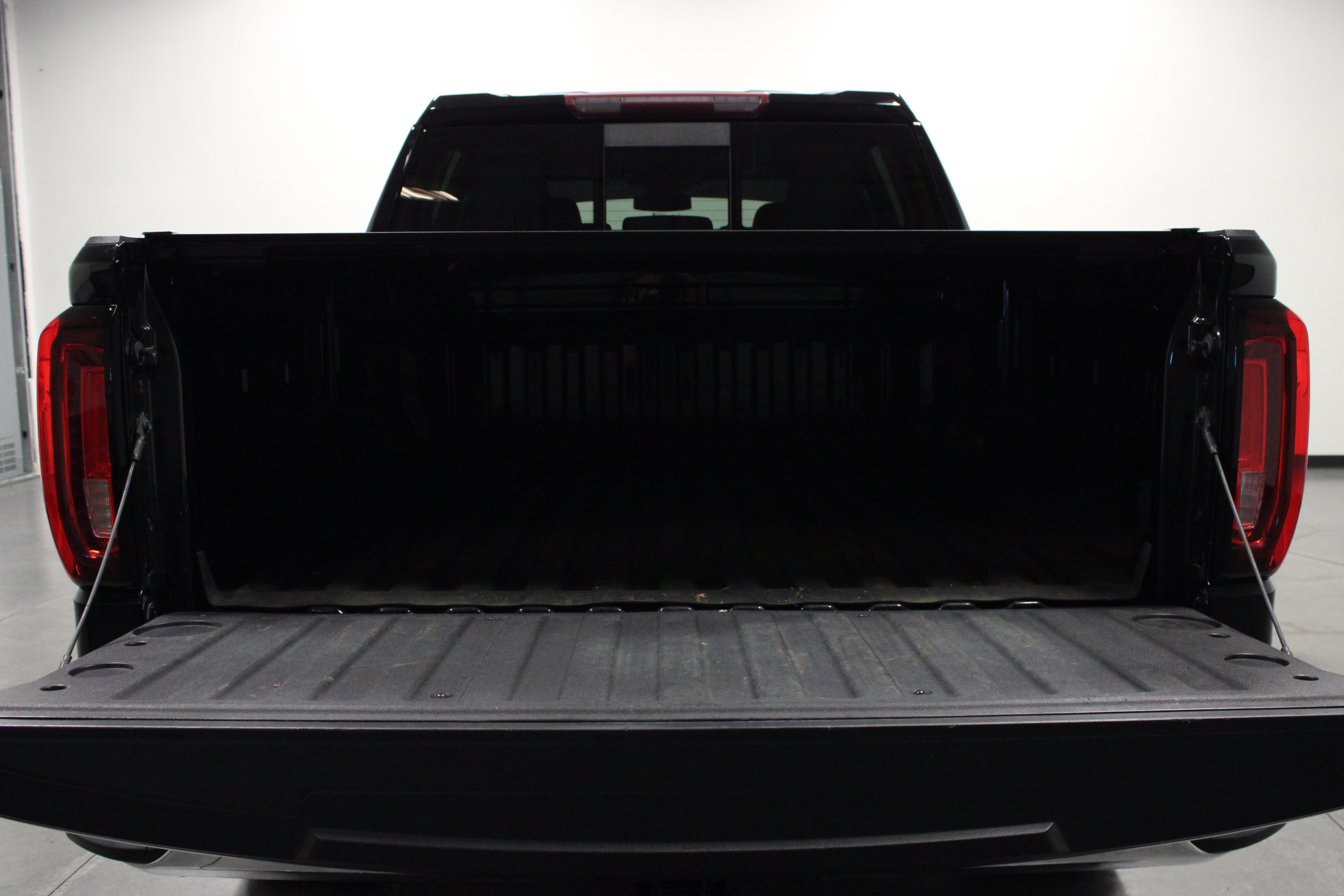Used 2023 GMC Sierra 1500 SLT w/ SLT Premium Package AWD/4WD image 14