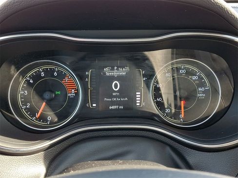 Used 2020 Jeep Cherokee Latitude Plus w/ Cold Weather Group image 19