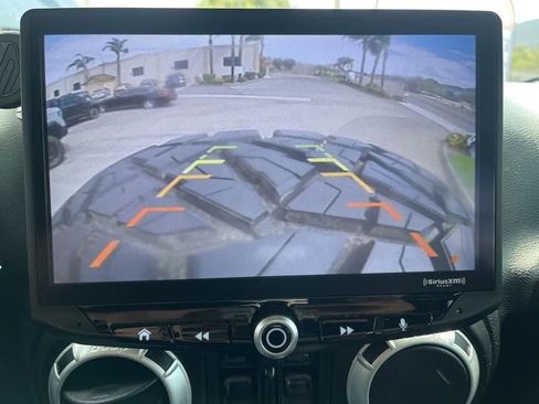 Used 2017 Jeep Wrangler Unlimited Rubicon image 9