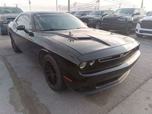 Used 2019 Dodge Challenger SXT image 7