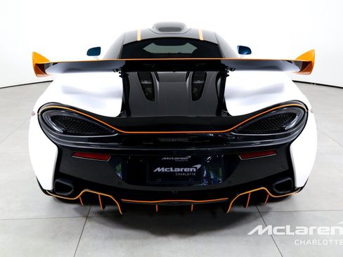 Used 2020 McLaren 620R RWD image 8