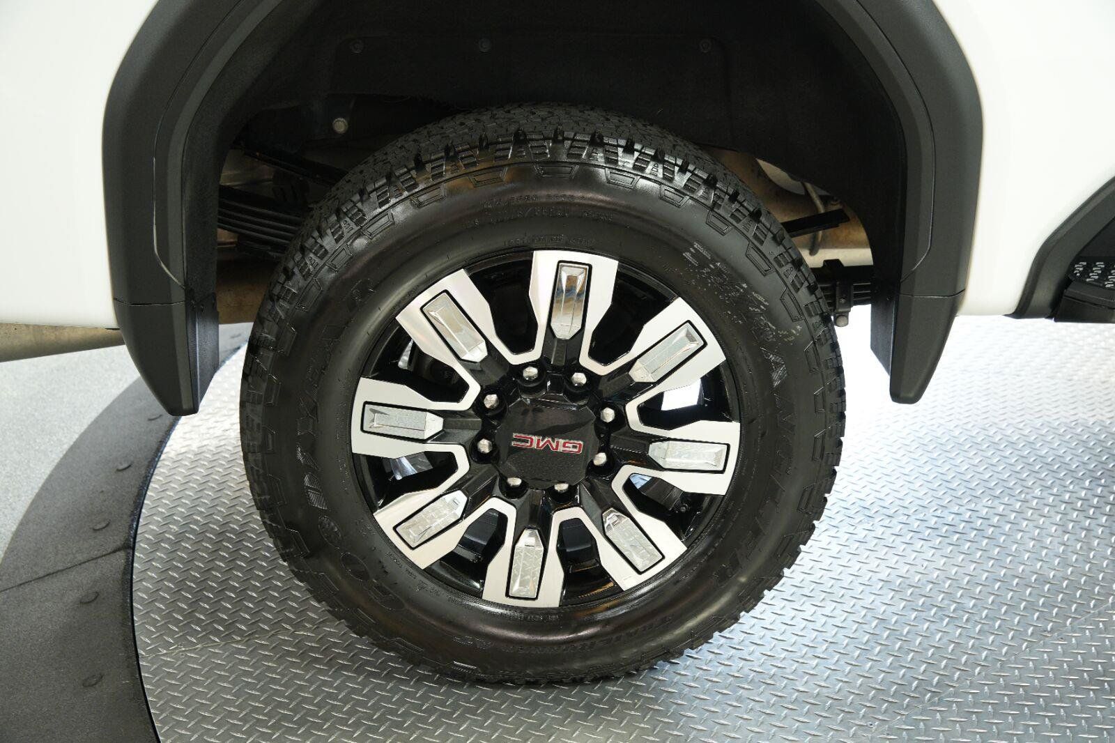 Used 2024 GMC Sierra 2500 AT4 w/ AT4 Premium Plus Package AWD/4WD image 29