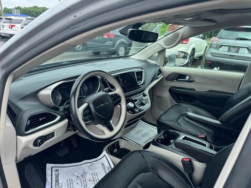 Used 2018 Chrysler Pacifica Limited FWD image 15