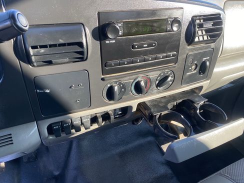 Used 2006 Ford F450 2WD Regular Cab Super Duty image 13